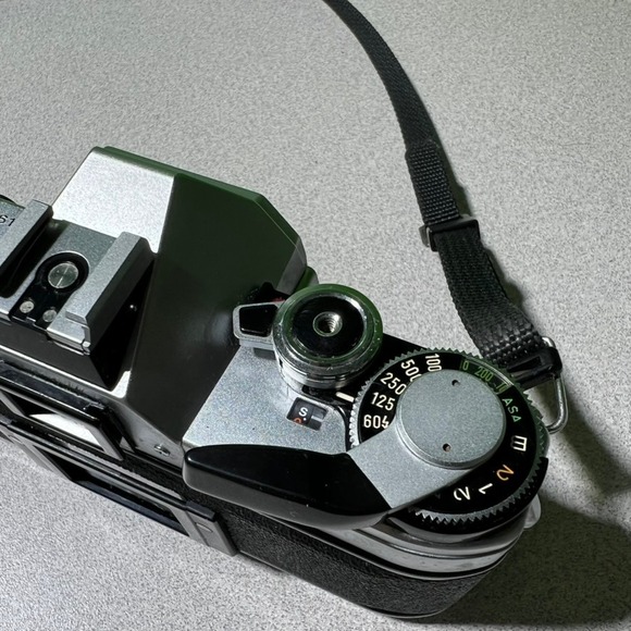 Canon AE-1 35mm SLR Film Camera Body Vintage Silver Black Japan 2386617 - Picture 8 of 14